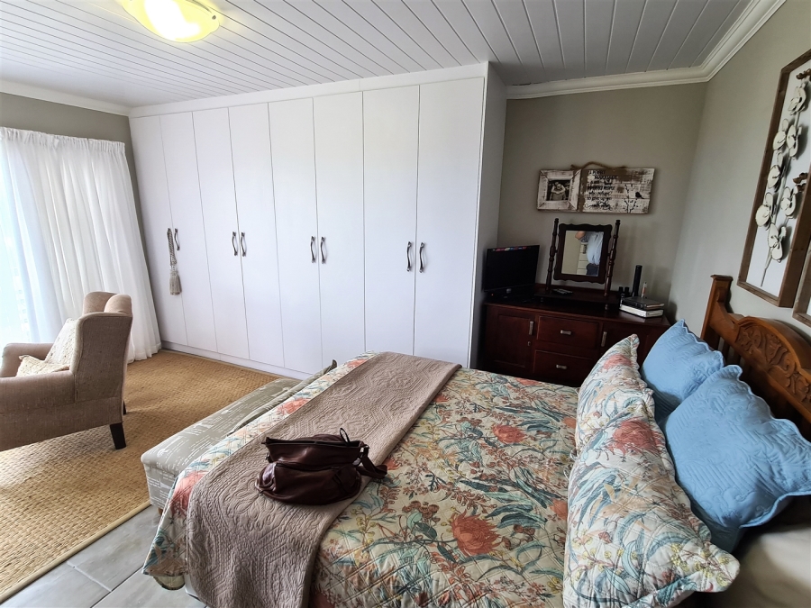 5 Bedroom Property for Sale in Dana Bay Western Cape